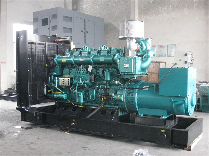 泸溪200KW 柴油发电机的油耗是多少？