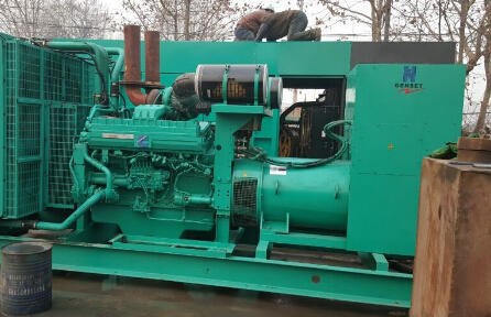 泸溪发电机组如何判断水冷式机油散热器内部是否需要清洗？